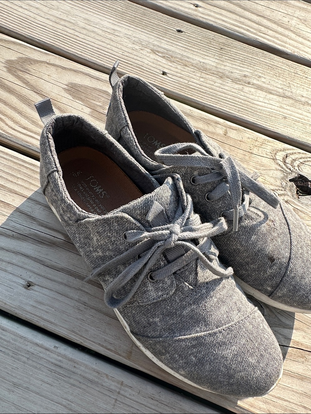 Tom’s Casual Gray Knit Lace-Up Sneakers